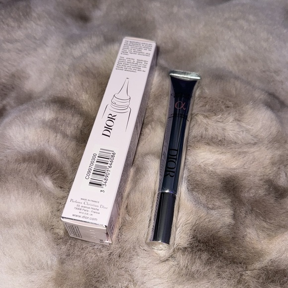 Dior Capture Totale Hyalushot Wrinkle Corrector with Hyaluronic Acid - Picture 2 of 8